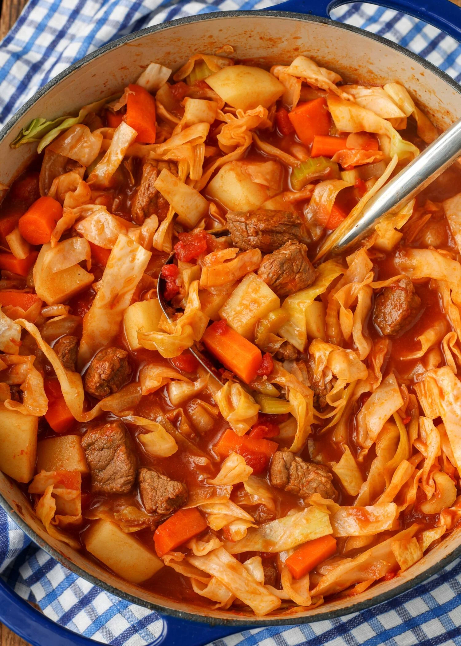 Duszona kapusta z mięsem: zachowanie składników odżywczych i ułatwienie trawienia